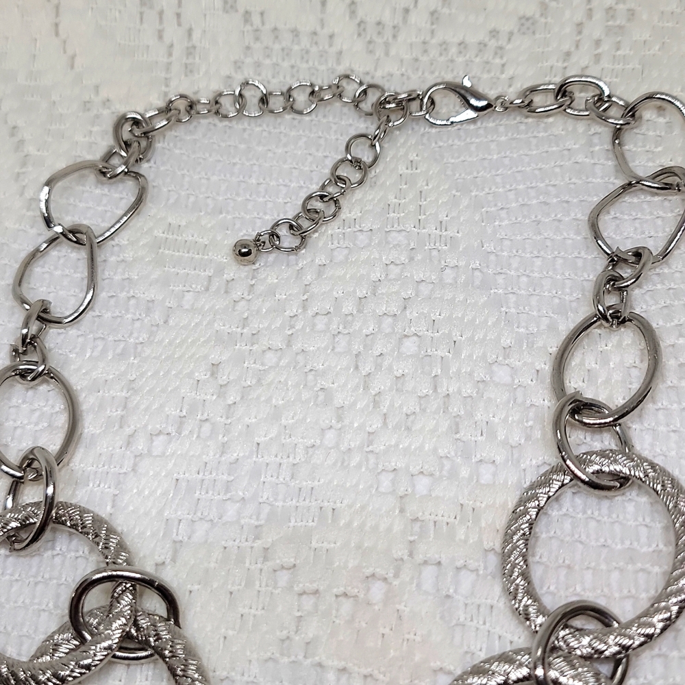 Silver Tone Textured Link Necklace Rhinestone Pavé Circle Statement Adjustable - Picture 4 of 10